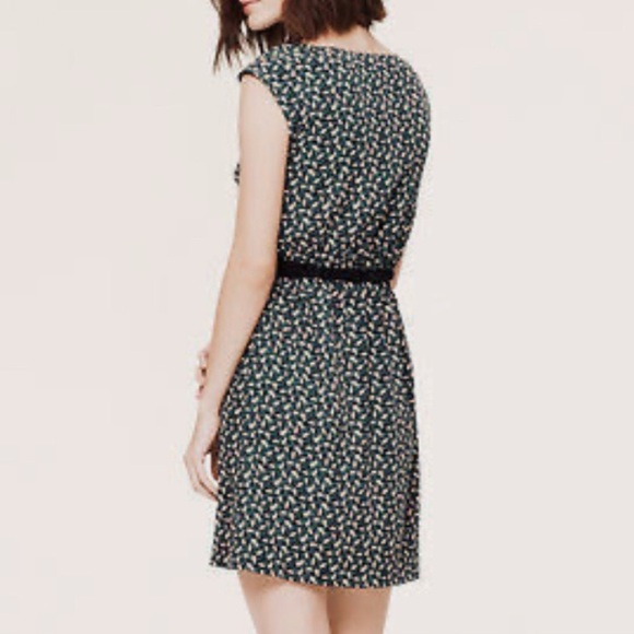 Ann Taylor LOFT Dress Sleeveless Leaf Print Lightweight Defined Waist Small - Picture 2 of 10